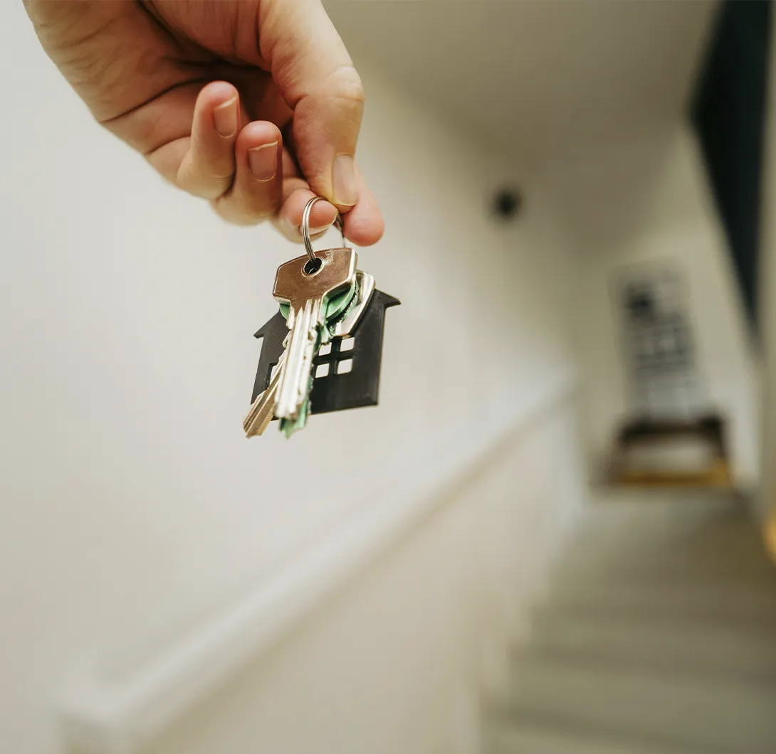 Schlüsselübergabe einer Immobilie - Sahin Immobilien